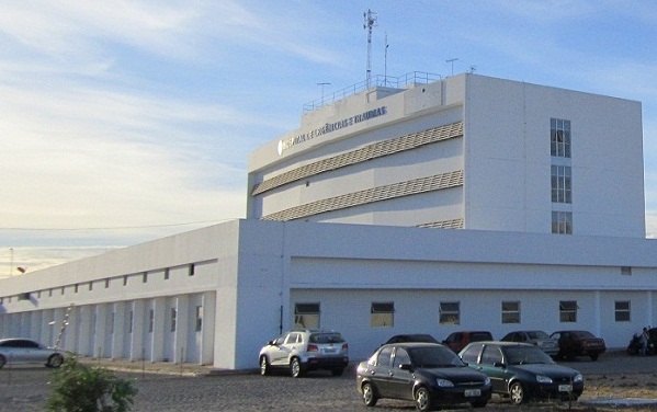 Mais de 30 trabalhadores são internados no HUT com suspeita de intoxicação alimentar