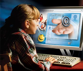 Quadrilha usa perfil de agência de modelos para conseguir fotos de seios