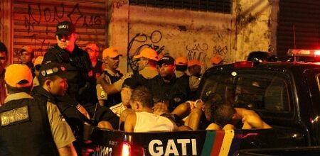 Estudante é encaminhada à Colônia Penal Feminina após ser detida em protesto no Recife