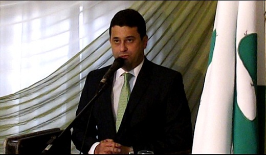 Prefeito de Sertânia é acusado de perseguir irmã de adversário