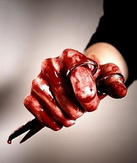 Mulher agride marido com tesouradas em Ingazeira
