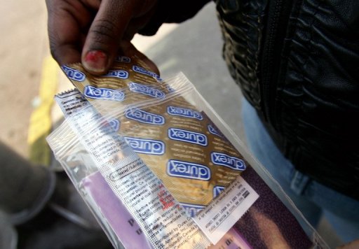 Idosos sul-africanos utilizam preservativos para combater artrite