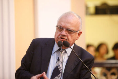 Após pressão, Guilherme Uchôa retira ação de censura contra imprensa