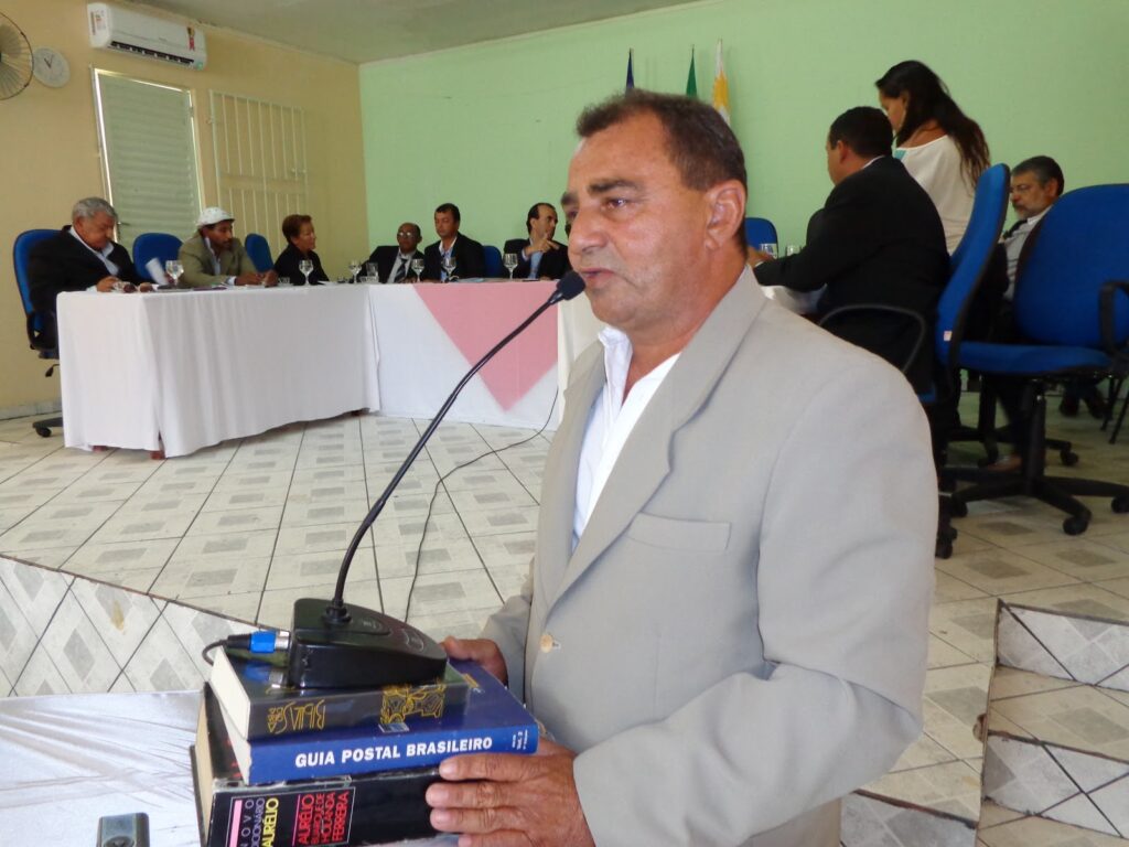 Vereador de Belém do São Francisco acusa PMs de agredirem seu sobrinho