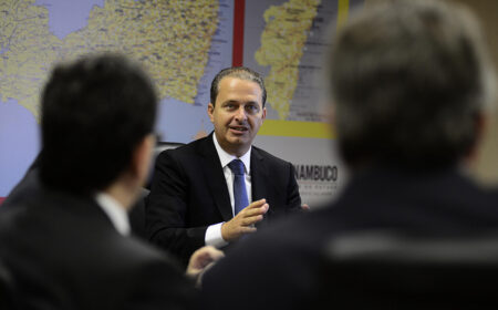 Governo anuncia 13º salário e antecipação da folha de dezembro