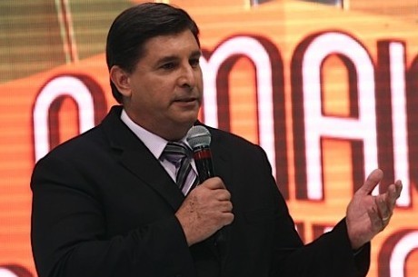 Carlos Nascimento responde bem ao tratamento contra o câncer, diz jornal
