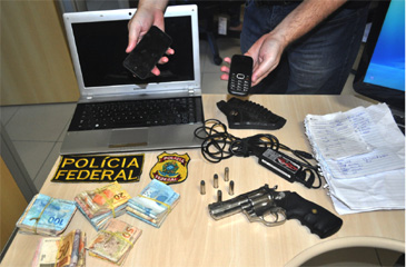 Presa jovem de 19 anos suspeita de envolvimento com o comércio de drogas