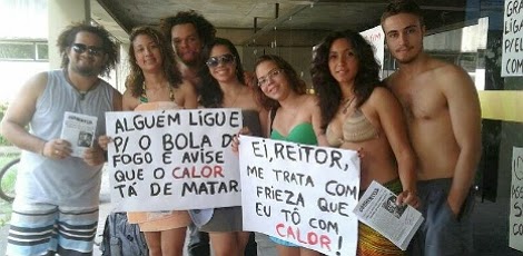 Estudantes da UFPE usam trajes de banho para protestar contra calor