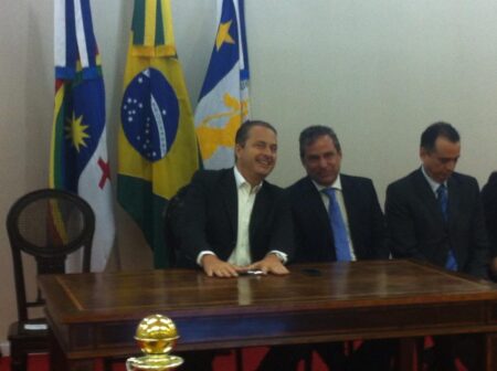 Eduardo corta sete secretarias e cria duas novas super-pastas
