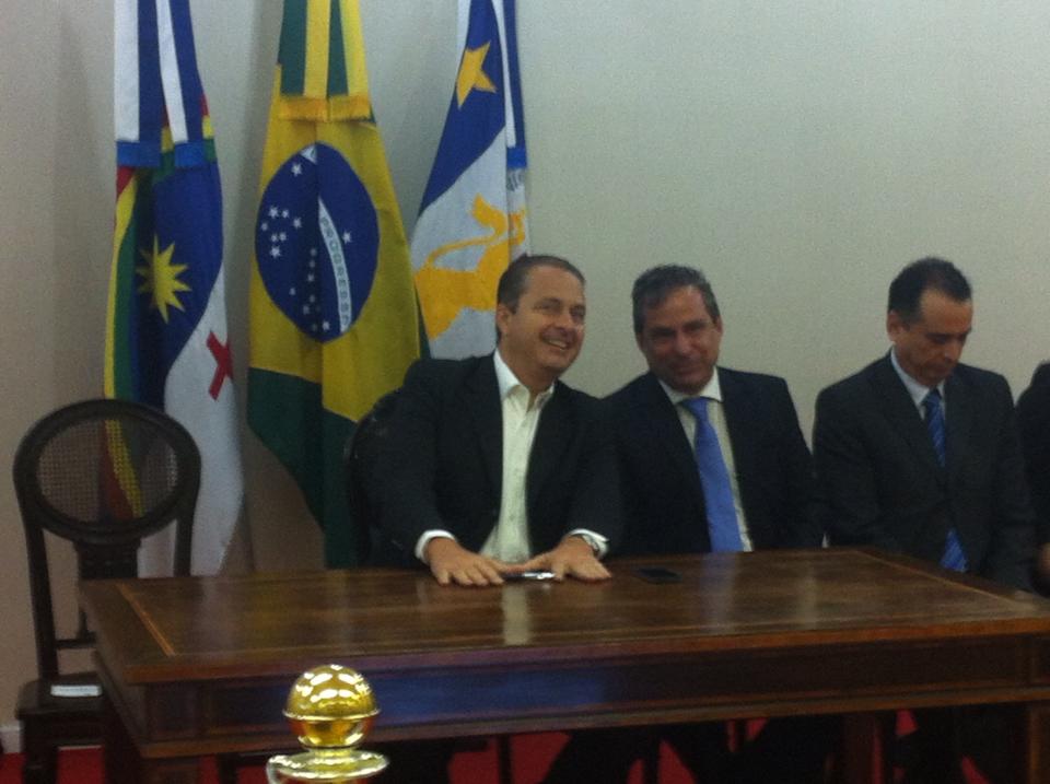 Eduardo corta sete secretarias e cria duas novas super-pastas