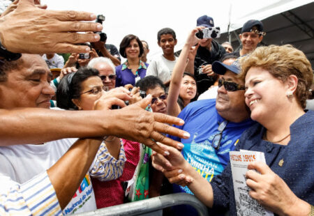 Visita sob fogo cruzado: Dilma em Suape