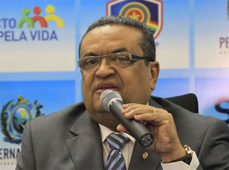 Eduardo Campos aceita renúncia de Wilson Damázio