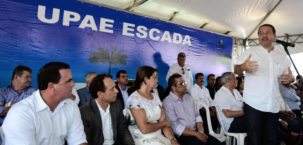Eduardo Campos percorre interior do Estado para lançar programa de inclusão digital
