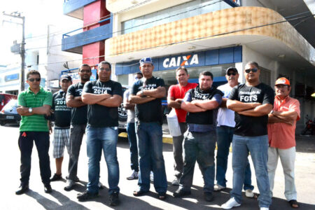 Greve de vigilantes paralisa atendimento nas agências bancárias de Serra Talhada