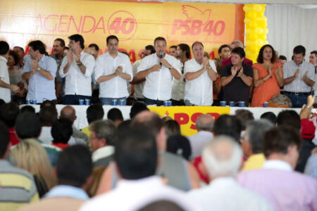 Em Garanhuns, Eduardo Campos volta a criticar desacelaração da economia