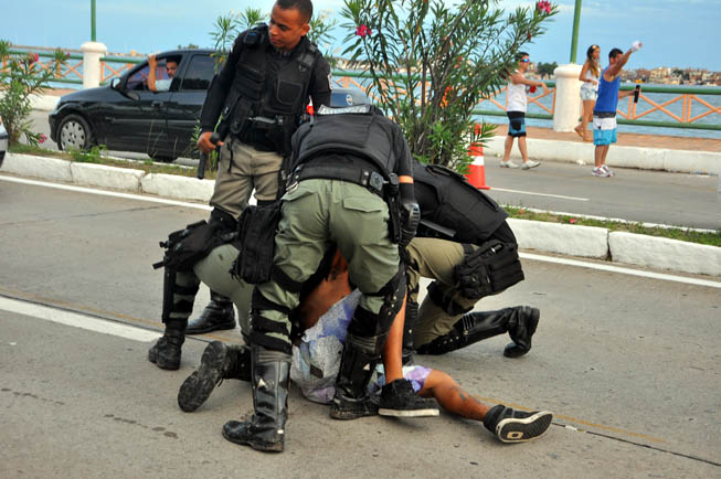 Equipe da Folha abordada por policiais