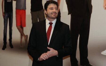Gentili diz que se manifestar contra a Copa é como não tirar o chapéu para a fome