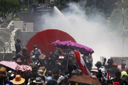 Manifestantes pedem formação de novo governo na Tailândia