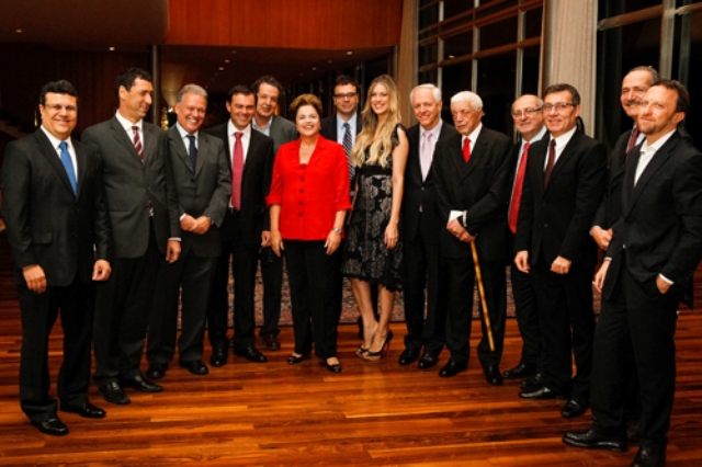 Dilma quer reforma no futebol como legado da copa