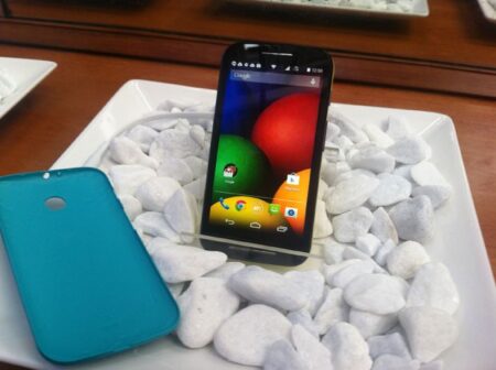 Motorola lança smartphone Moto E com TV digital por R$ 530