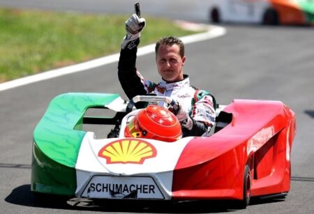 Schumacher sai do coma e deixa hospital