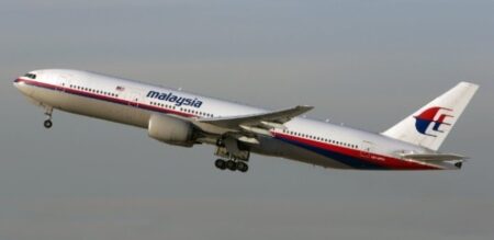 Avião da Malaysia Airlines com 295 pessoas cai na Ucrânia