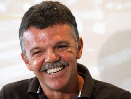 Dunga é cobrado em reunião na CBF, mas Rinaldi rejeita falar sobre demissão