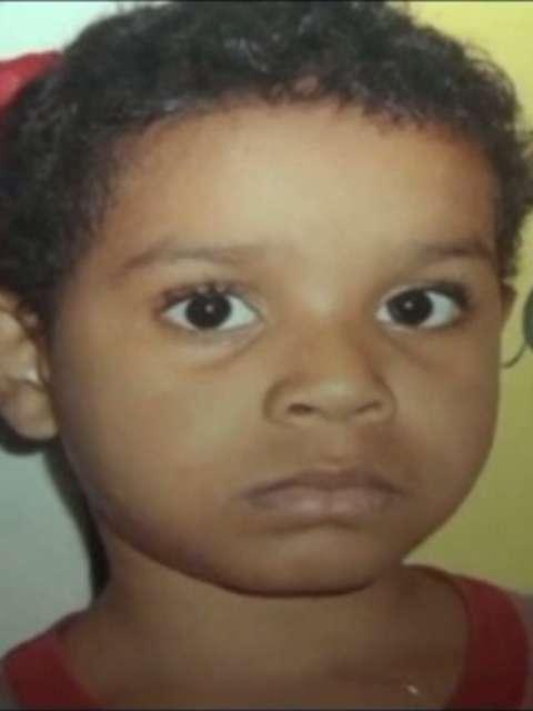 Menino é morto a chicotadas e óleo quente por mãe e padrasto