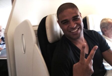 Agente de Adriano Imperador abre negociação com clube de São Paulo