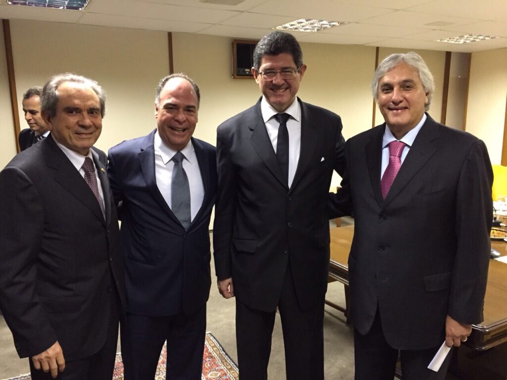 Fernando Bezerra Coelho participa de café da manhã com ministro da Fazenda