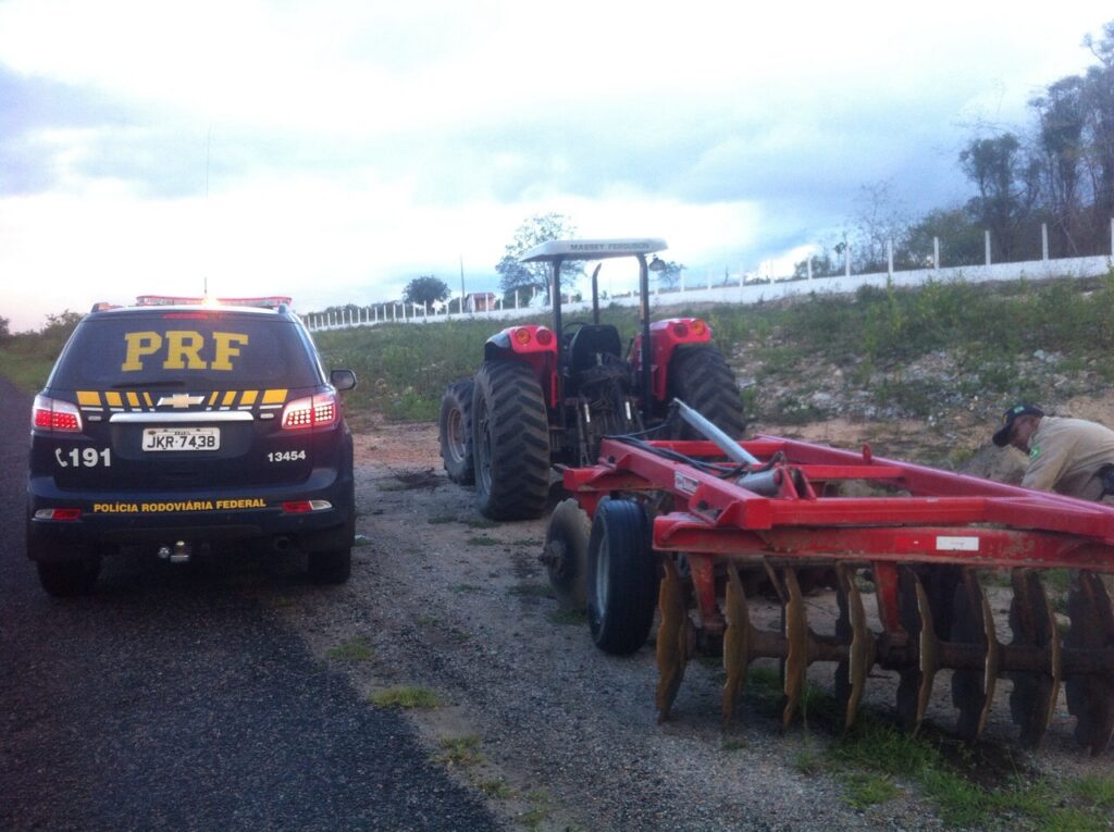 Motorista de trator é preso por embriaguez na BR 232