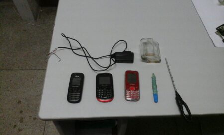 Polícia apreende celulares na cadeia de Serra Talhada