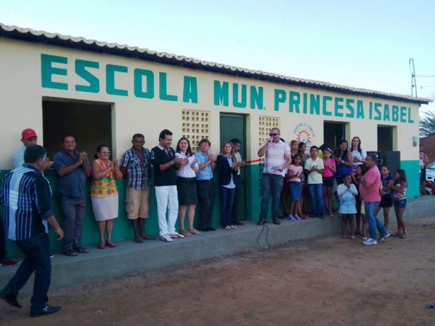 Escola da comunidade da Barragem do Mel é entregue à população
