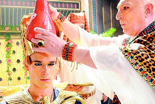 “Dez Mandamentos” bate novo recorde e se aproxima da Globo