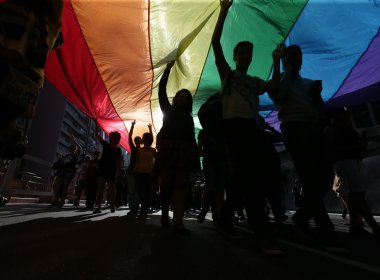 Uniões homoafetivas somam 5.614 e têm aumento de 15,7%, diz IBGE