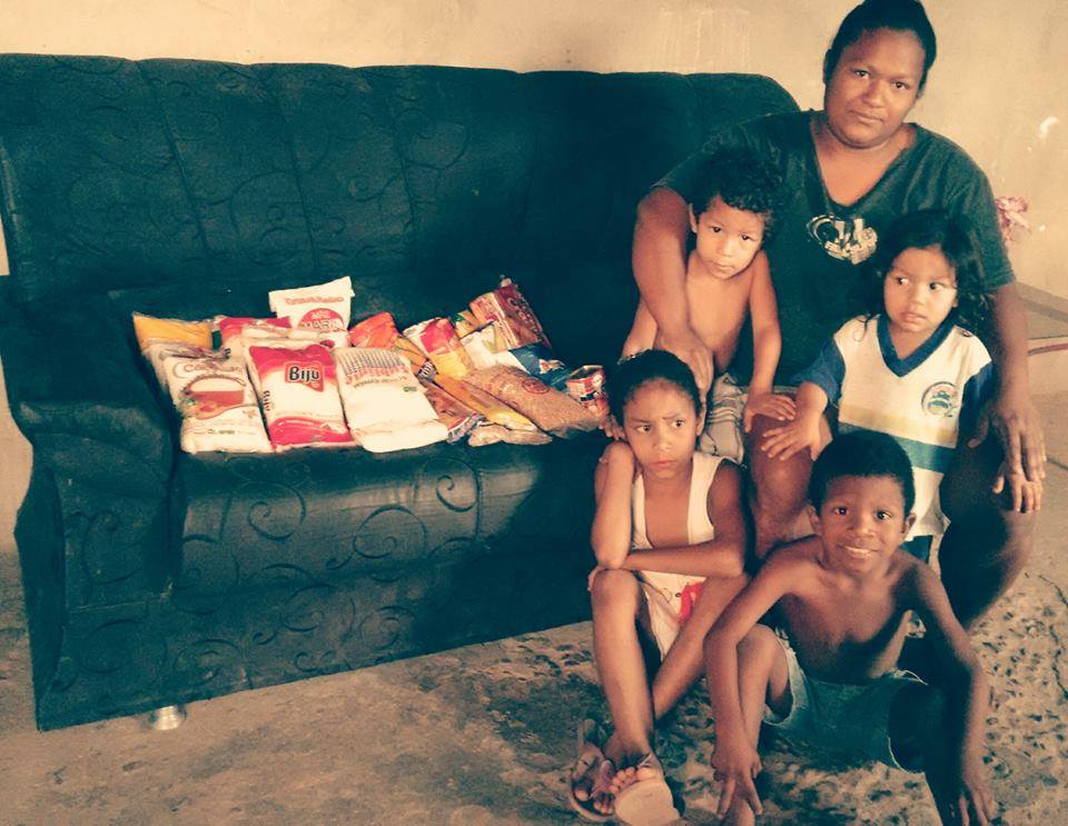Donativos arrecadados são entregues a família carente de Serra Talhada