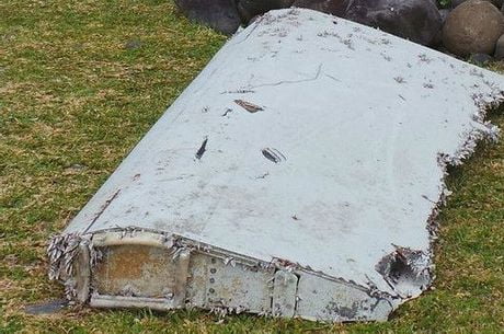 Malásia confirma que asa encontrada no mar pertence ao voo MH-370