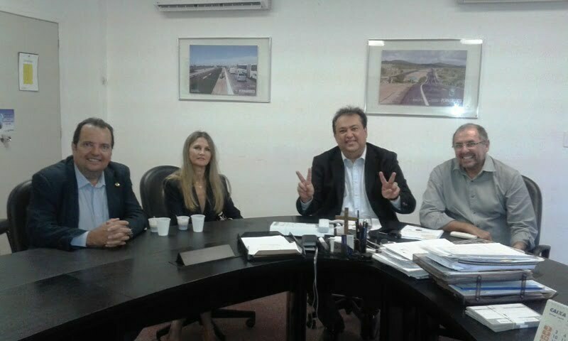 Prefeita de Flores solicita de secretário de Transportes recuperação da PE-337