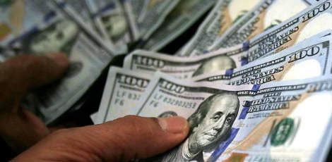 Dólar abre em alta e rompe marca dos R$ 4, maior valor da história