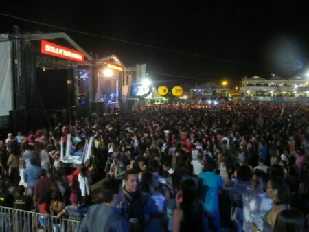Público lota polo principal da Festa de Setembro na primeira noite