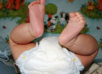 Mulher tenta entrar com droga escondida em fralda de bebê na cadeia de ST