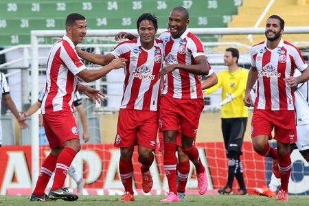 Já sem chances, Náutico bate o Bragantino por 2 a 0 e encerra a Série B na quinta colocação