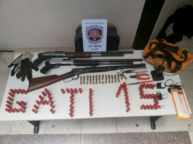 PM apreende armas, 118 munições e drogas na zona rural de Belo Jardim