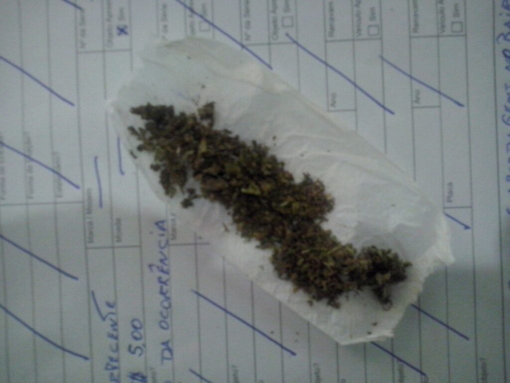 Ajudante de pintor é preso com maconha em Serra Talhada