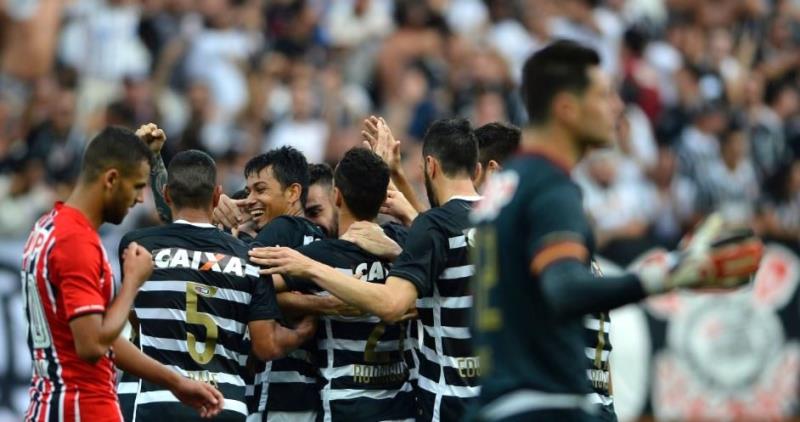 Com reservas, Corinthians faz 6 no São Paulo no 1º jogo após o título