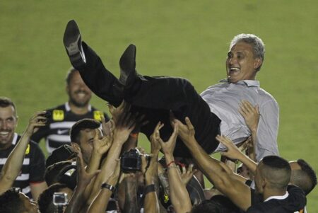 Tite é apenas o 15º melhor técnico do mundo, diz revista inglesa