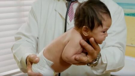 Pediatra ensina truque simples para fazer bebê parar de chorar em segundos