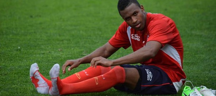 Imprensa argentina revela proposta do Sport por meia colombiano Reinaldo Lenis