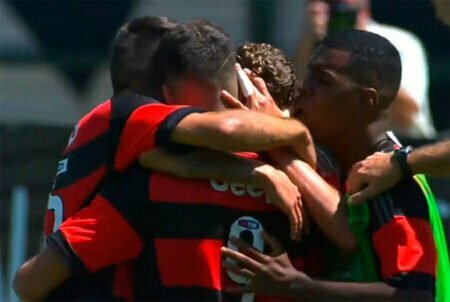 Flamengo bate o Corinthians nos pênaltis e é campeão da Copa São Paulo