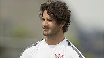 Empresário de Alexandre Pato confirma empréstimo ao Chelsea por seis meses